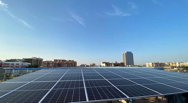Hybrid Solar Inverter Installation in Faridabad: Complete Guide to Off Grid Solar System with Battery & On Grid Solar System for Home