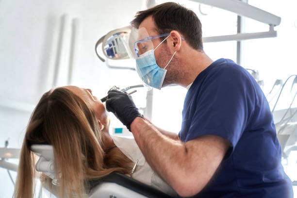 Is there an emergency dentist in Kew Gardens who can attend to sudden tooth pain?